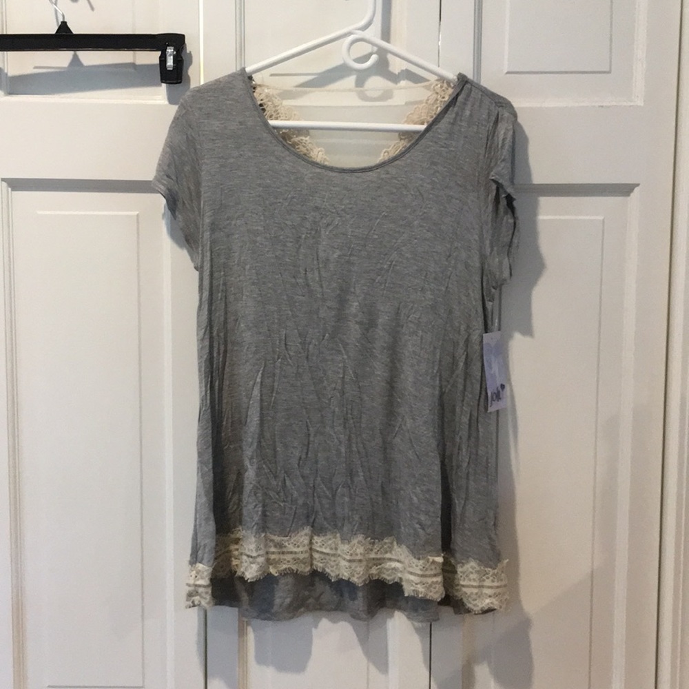 Great causal t shirt with a lacey back
